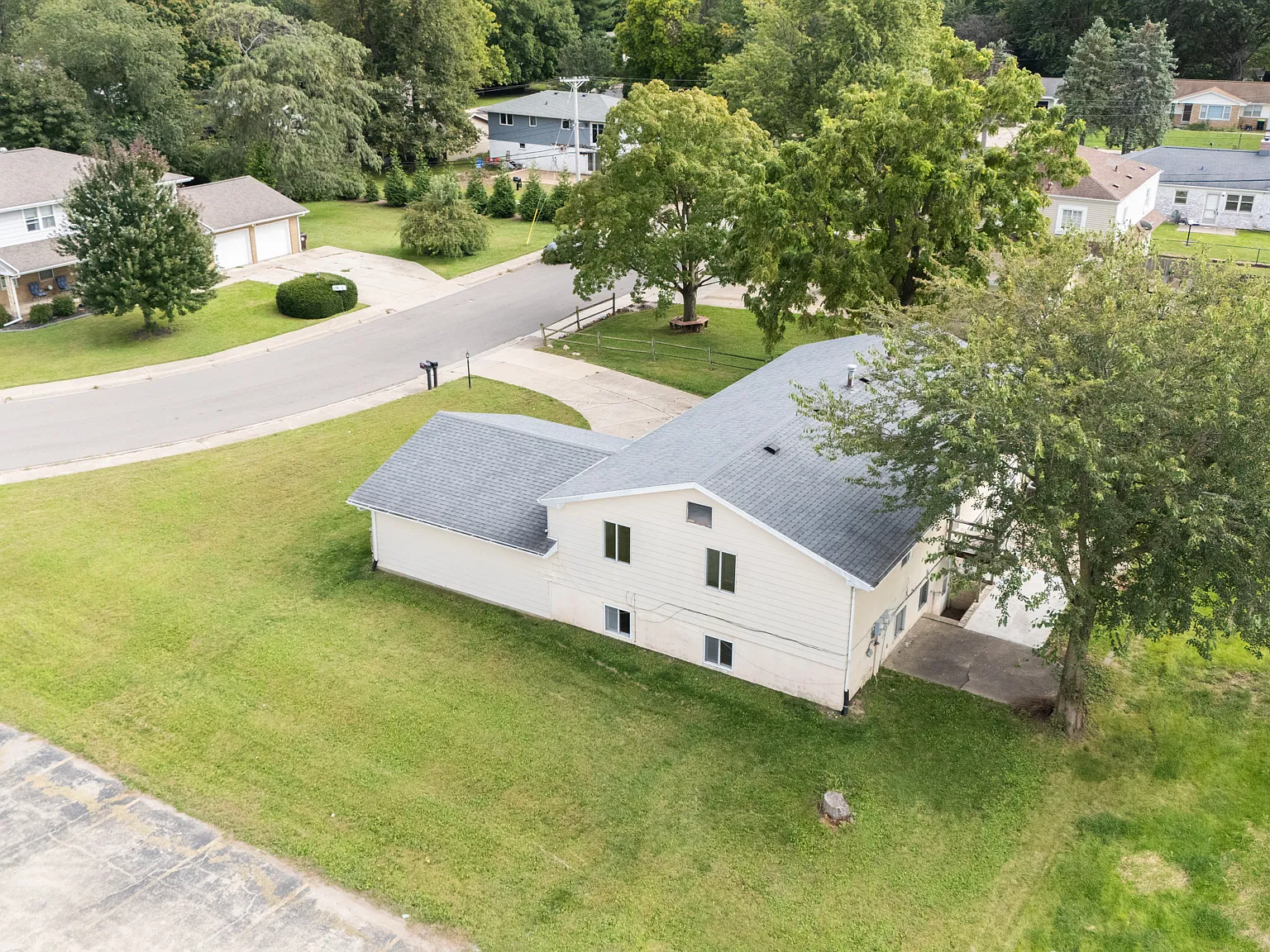 3 bed, 1.5 bath, 1458 sqft, $1,500 — Photo 3