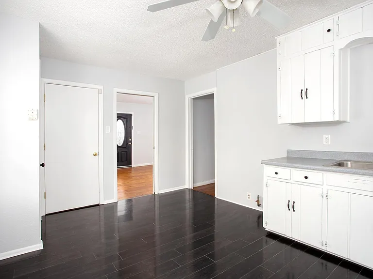 3505 Lometa Dr — Photo 12