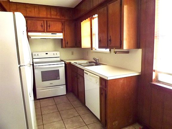 2nd image of 1502 Maple St