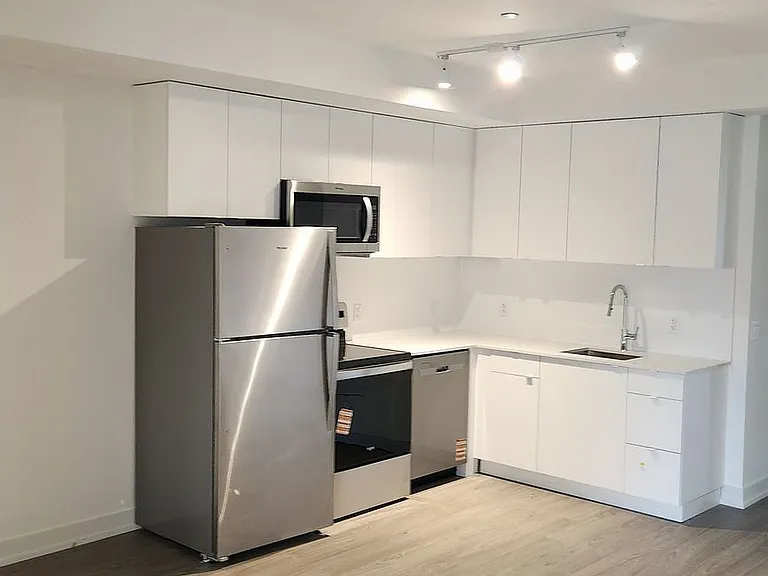 16 Melbourne Ave N #106B — Photo 1