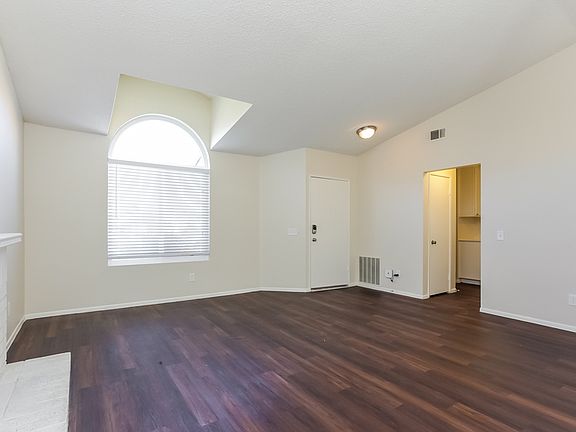 4th image of 24525 Freeport Dr