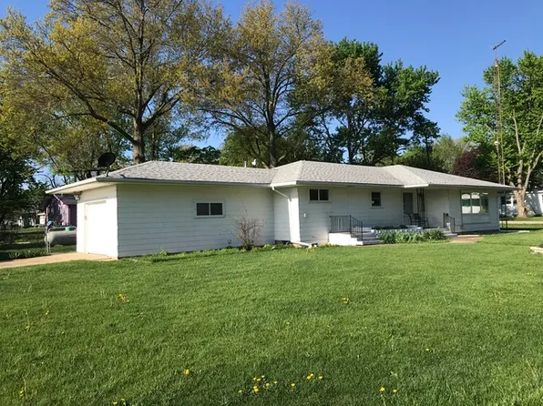 301 Dilks St, Roberts, IL 60962