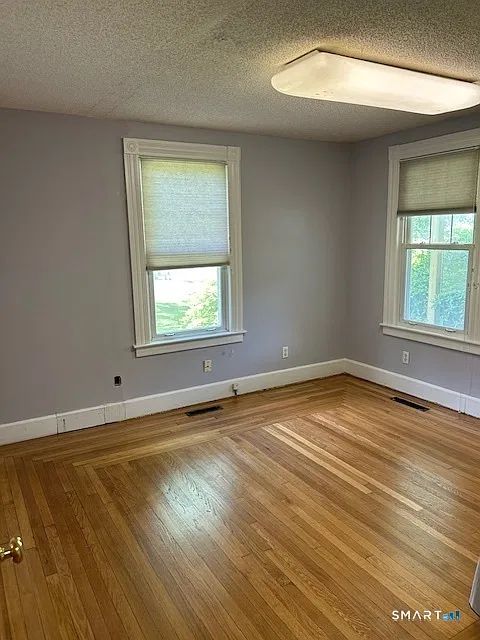 4 bed, 2.0 bath, 2127 sqft, $3,800 — Photo 3