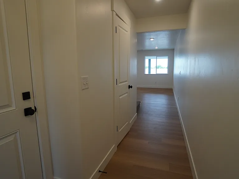 325 N Liberty Ave — Photo 3