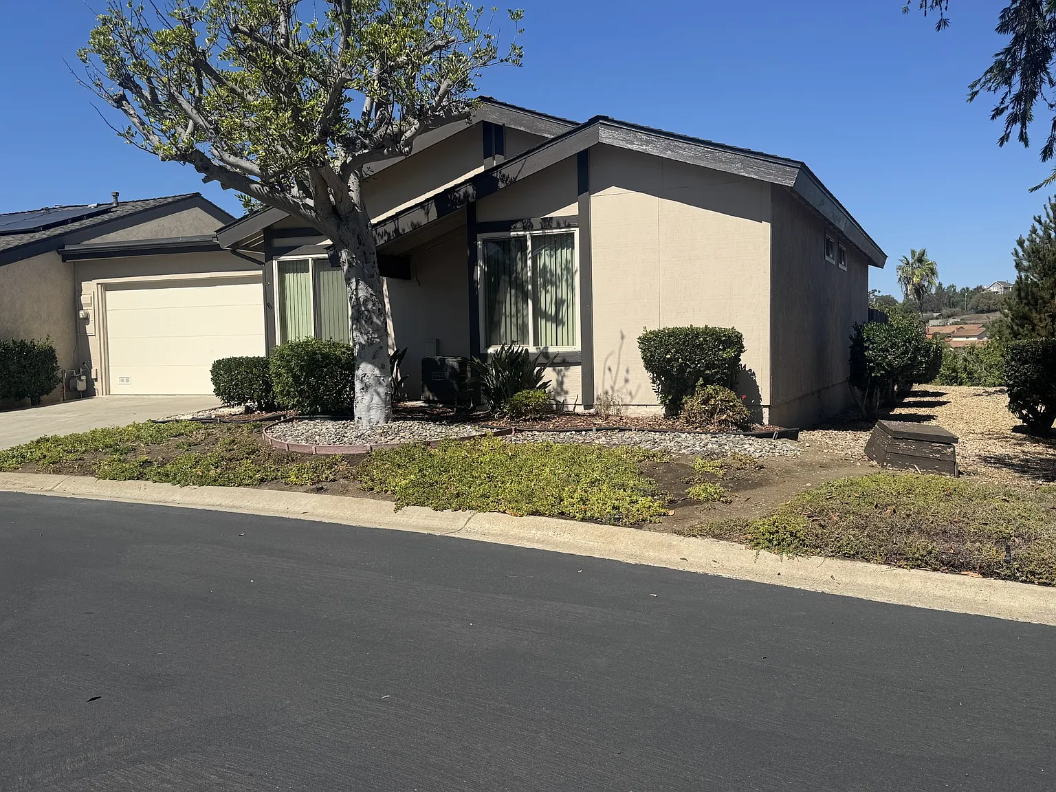 2 bed, 1013 sqft, $2,750 — Photo 3