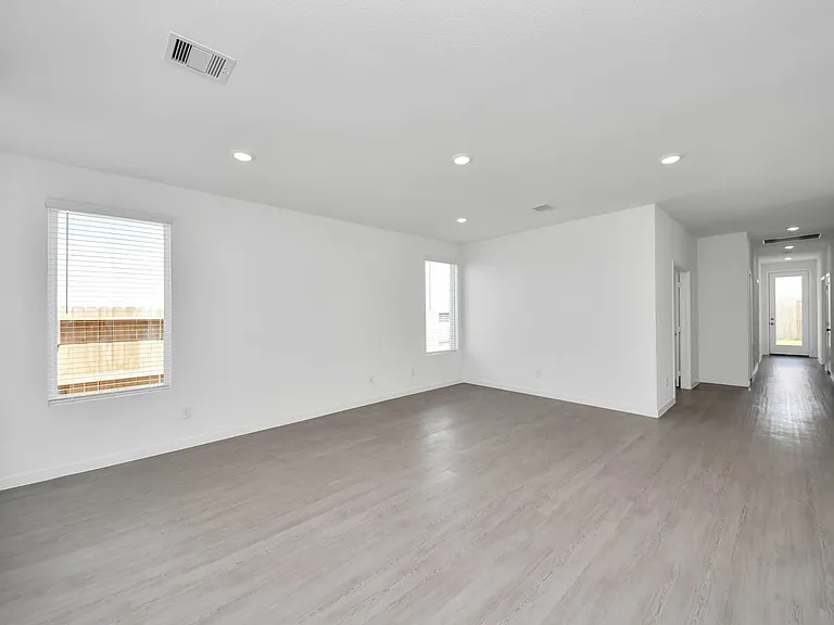 29515 Pondview Dr — Photo 12