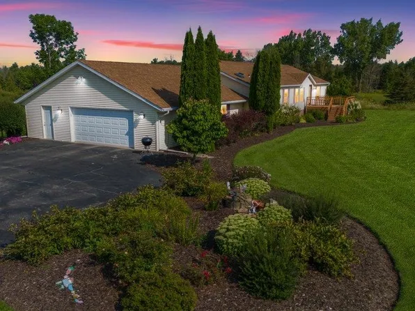 9856 Low Rd, Forestville, WI 54213