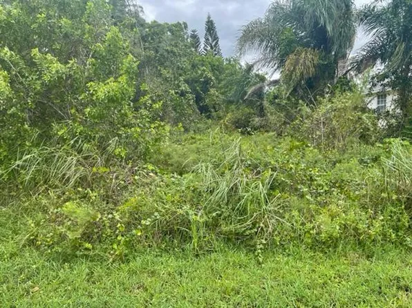 422 SE Lancaster Avenue, Port St Lucie, FL 34984