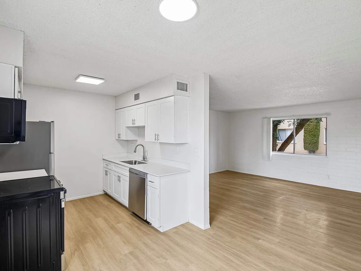 Catalina View Apartments — Photo 2