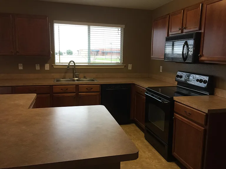 8121 Macgregor Dr — Photo 8