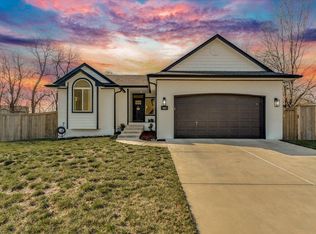 422 W Tuscany Dr, Andover, KS 67002