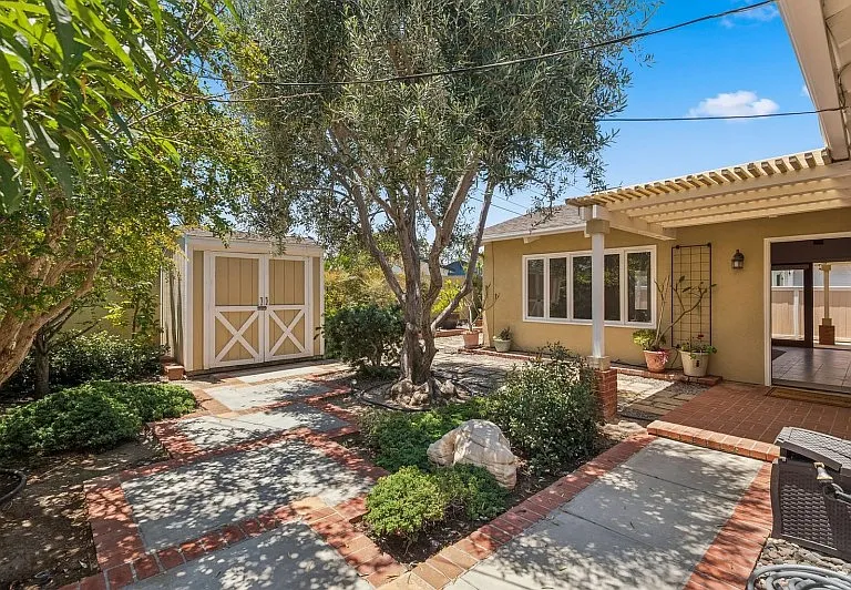 929 Junipero Dr — Photo 23