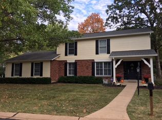 2108 Lakeview Dr, Saint Louis, MO 63131