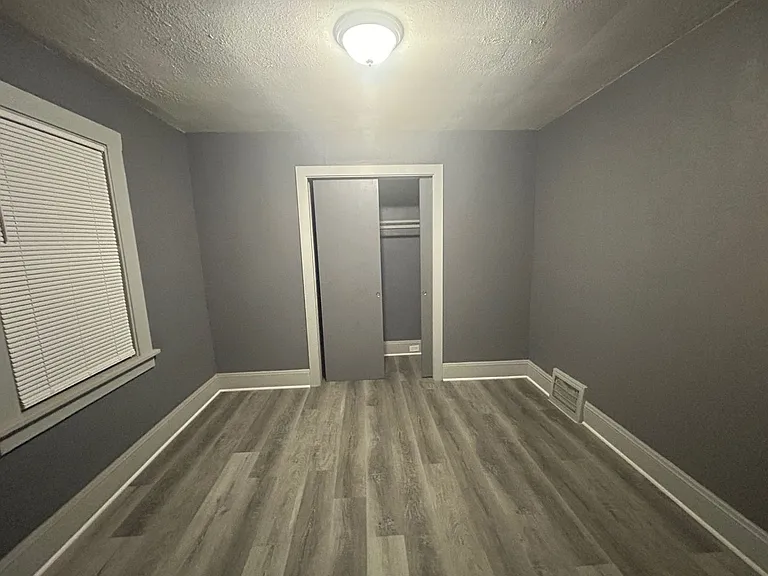 4019 Newark Ave — Photo 13