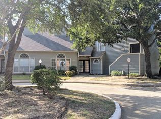 702 Bel Aire Crst, Irving, TX 75061
