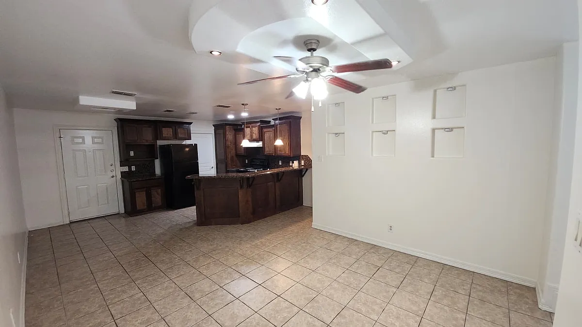 Building Photo - 1404 W Fig Ave #3