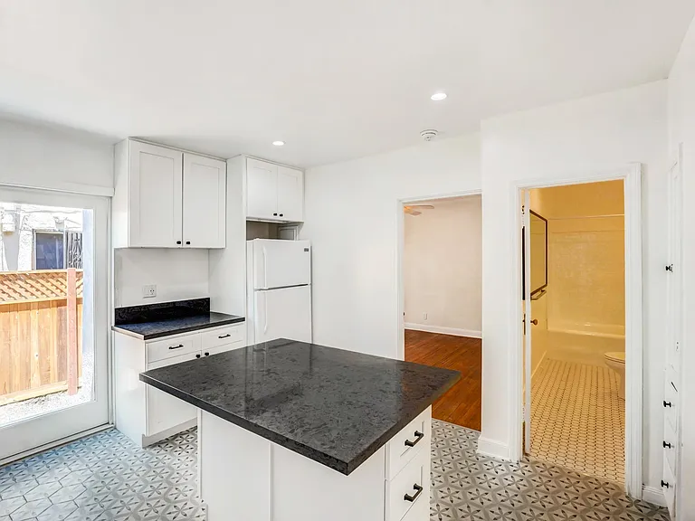 828 N Formosa Ave — Photo 3