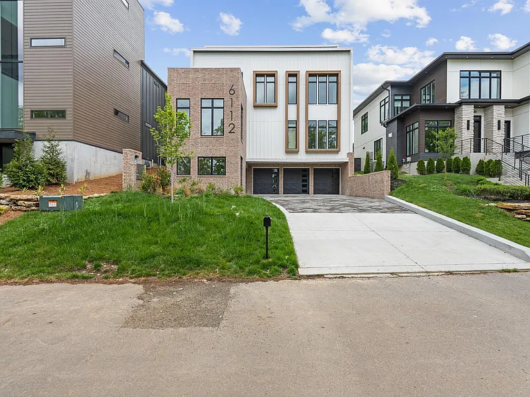 6111 Hill Circle Dr — Photo 24