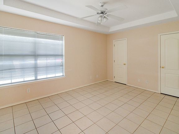4th image of 2405 Redbud Ave #A