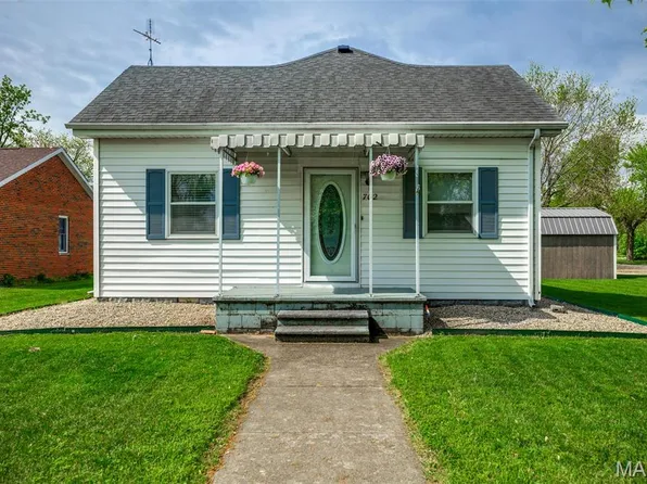702 E Broad St, Raymond, IL 62560
