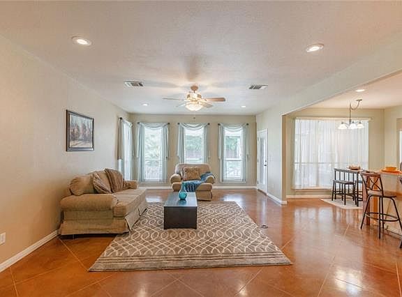 4th image of 309 Verbena Dr