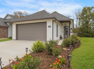 124 Twin Meadow Ln, Lafayette, LA 70508