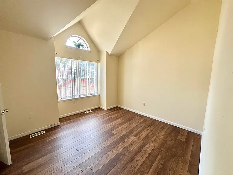614 Lake Front — Photo 14