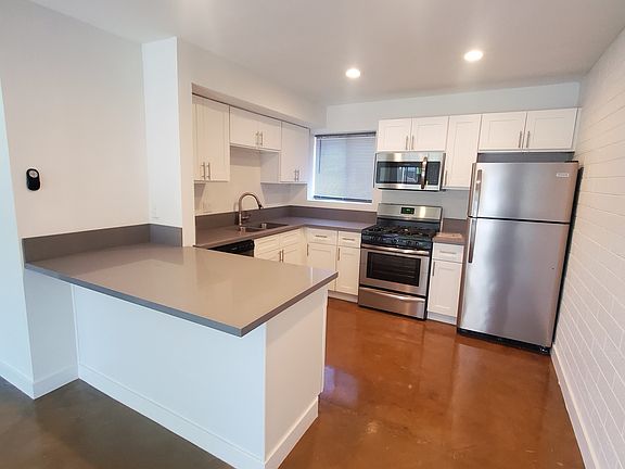 3rd image of 320 W Earll Dr #11346438