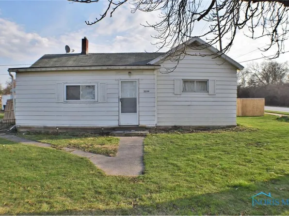 2299 Croghan St, Fremont, OH 43420