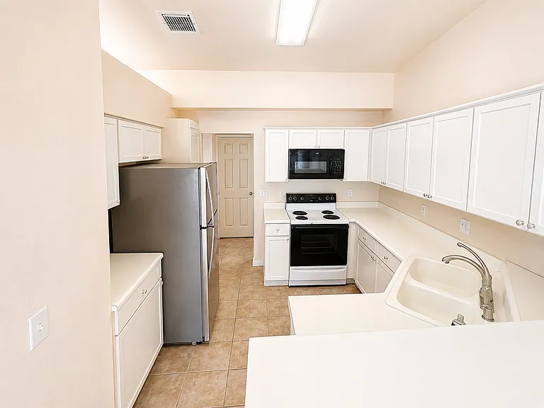 26 Stratford Hall Cir — Photo 10