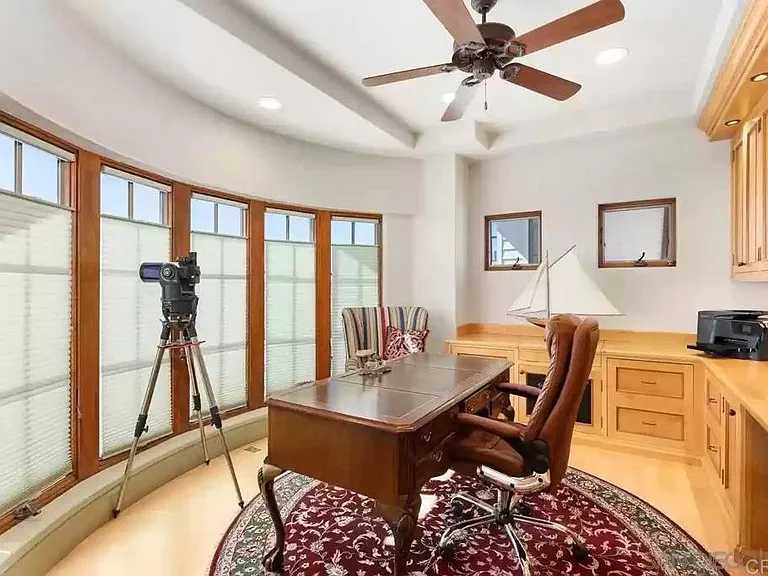 555 Ocean Blvd — Photo 24