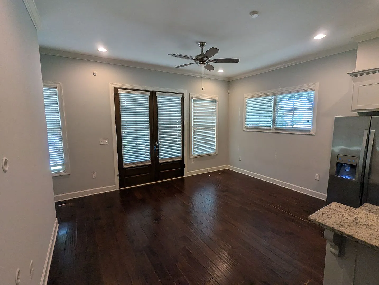 3 bed 3 bath Condo Great Downtown Location — Photo 2