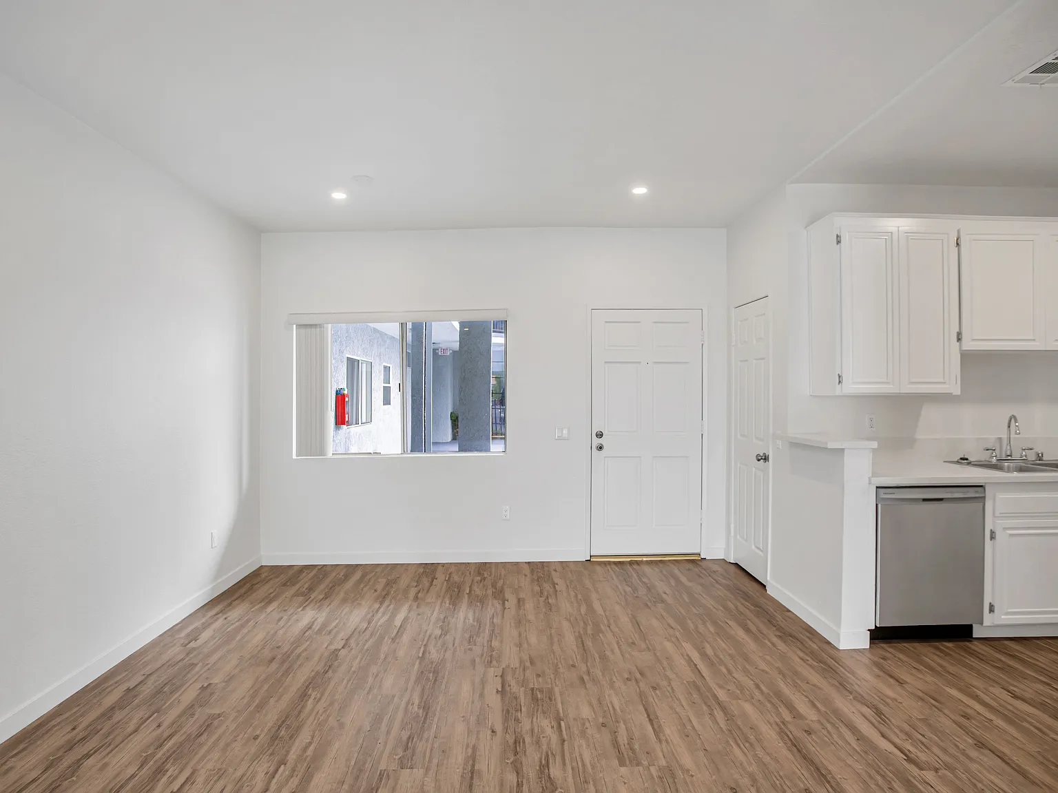 2 bed, 1200 sqft, $2,900 — Photo 4