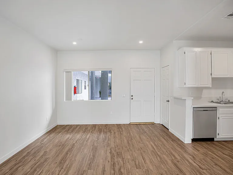 10823 Hortense St — Photo 4