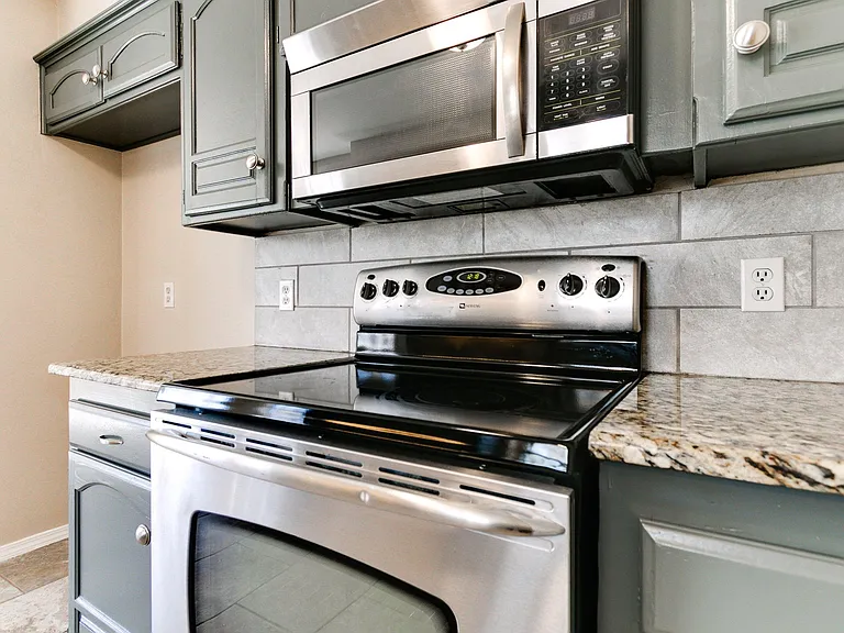 8704 NW 86th Pl — Photo 24