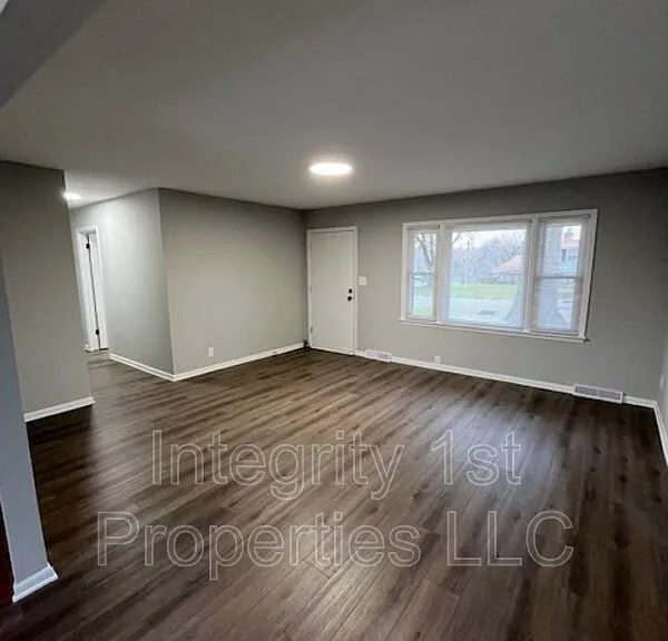 6305 N Highland Ave — Photo 8