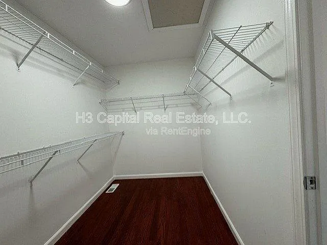 1041 Flora Lake Ct — Photo 17
