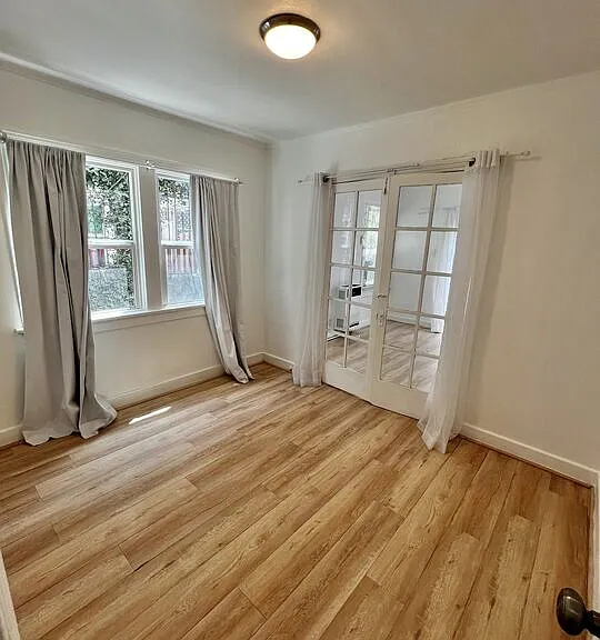 934 1/2 S Berendo St — Photo 15