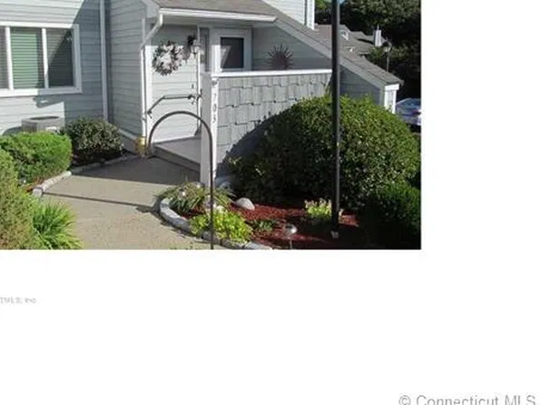 703 Golf Dr, East Haven, CT 06512