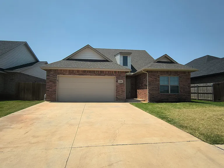 1208 La Vista Ln — Photo 1