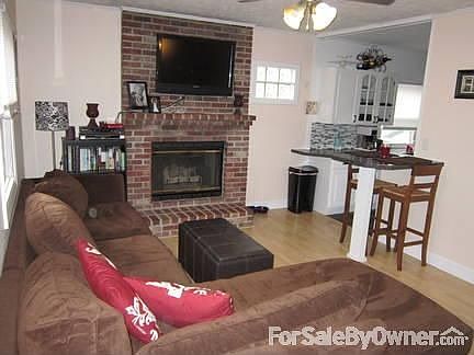 Living Room and Fireplace
						:
						Gas Fireplace