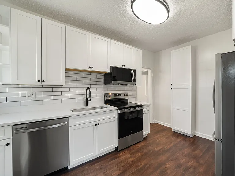 2312 Maple St — Photo 5