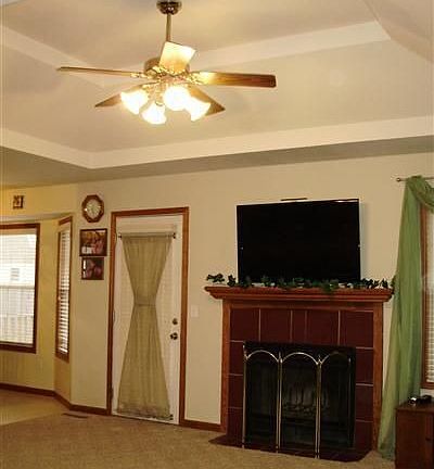 3rd image of 105 W Jacaranda Ave