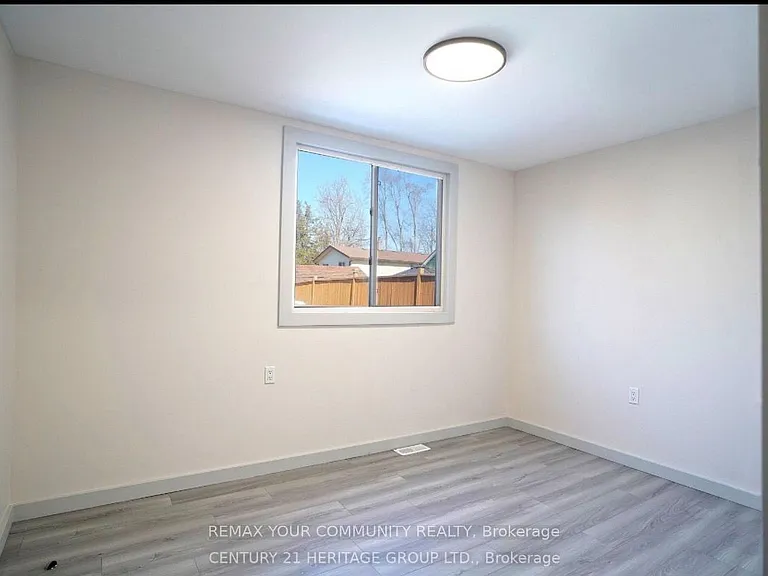 236 Simcoe Ave — Photo 39