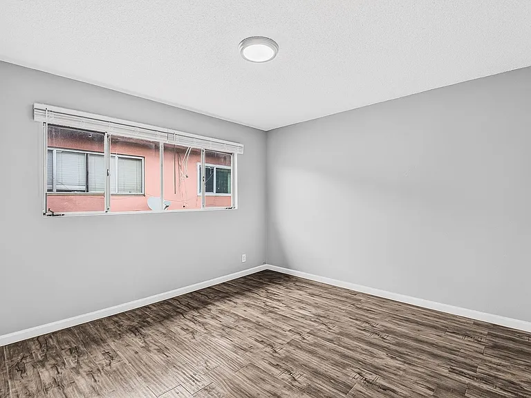10227 S. 10th Ave. — Photo 24