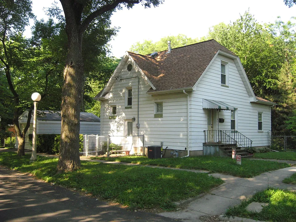 Side Yard, Corner Lot