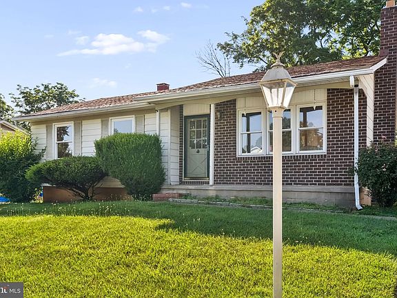 3rd image of 209 Bright Oaks Dr