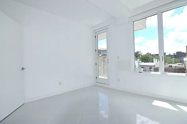 Rented by Triplemint | media 12