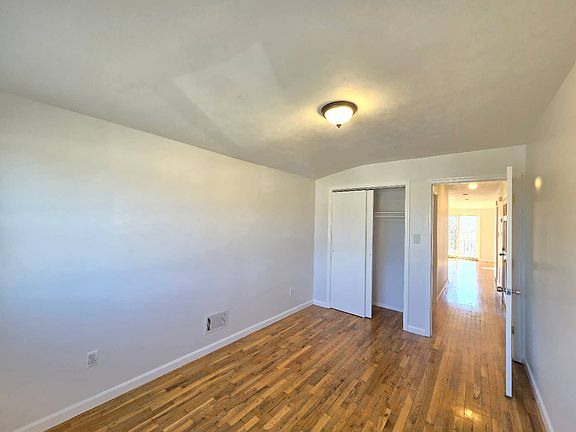 5th image of 36A Oakville St #2