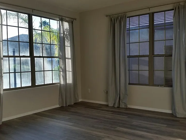 LIVING RM